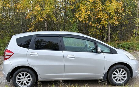 Honda Fit III, 2010 год, 750 000 рублей, 3 фотография