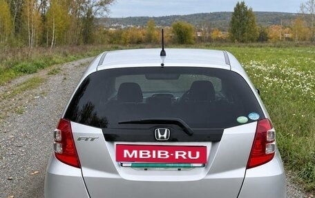 Honda Fit III, 2010 год, 750 000 рублей, 2 фотография