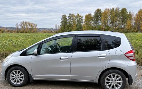 Honda Fit III, 2010 год, 750 000 рублей, 4 фотография