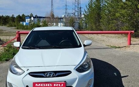 Hyundai Solaris II рестайлинг, 2012 год, 800 000 рублей, 4 фотография