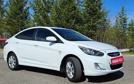 Hyundai Solaris II рестайлинг, 2012 год, 800 000 рублей, 2 фотография