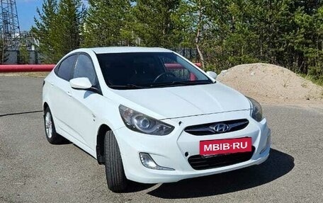 Hyundai Solaris II рестайлинг, 2012 год, 800 000 рублей, 3 фотография