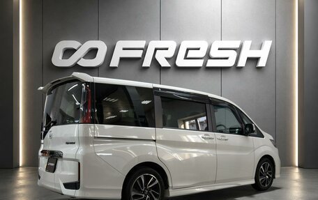 Honda Stepwgn IV, 2018 год, 2 130 000 рублей, 2 фотография