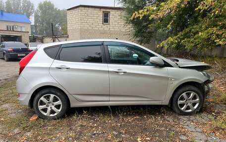 Hyundai Solaris II рестайлинг, 2013 год, 248 000 рублей, 2 фотография