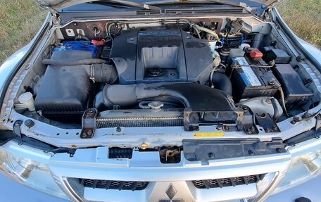 Mitsubishi Pajero III рестайлинг, 2003 год, 1 100 000 рублей, 17 фотография