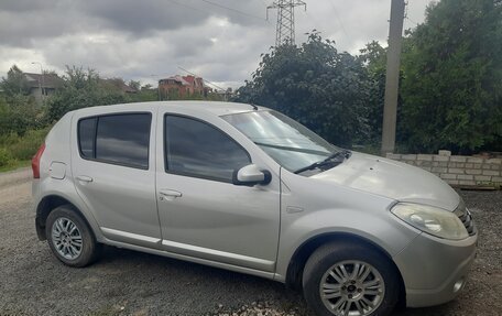 Renault Sandero I, 2013 год, 530 000 рублей, 2 фотография
