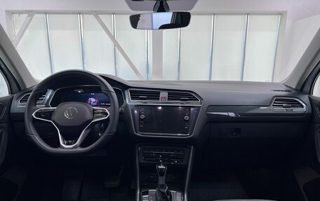 Volkswagen Tiguan II, 2017 год, 2 435 000 рублей, 13 фотография