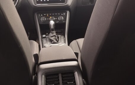 Volkswagen Tiguan II, 2020 год, 2 320 000 рублей, 11 фотография