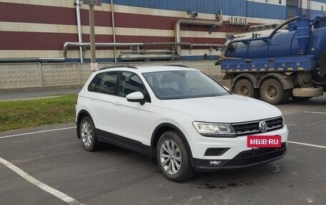 Volkswagen Tiguan II, 2020 год, 2 320 000 рублей, 2 фотография