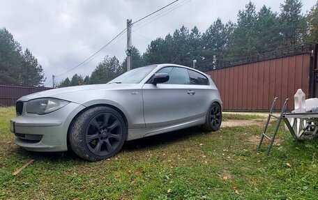 BMW 1 серия, 2010 год, 1 050 000 рублей, 2 фотография