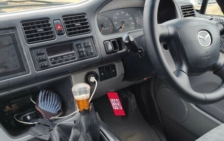 Mazda Bongo Friendee i рестайлинг, 1999 год, 650 000 рублей, 4 фотография