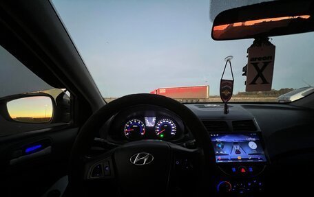 Hyundai Solaris II рестайлинг, 2011 год, 550 000 рублей, 2 фотография