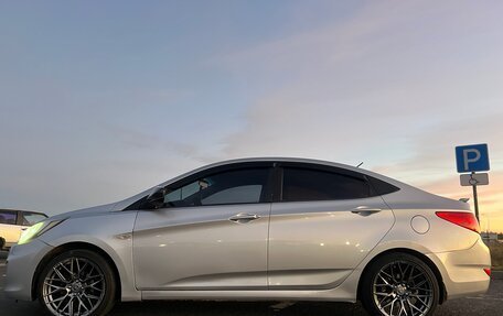 Hyundai Solaris II рестайлинг, 2011 год, 550 000 рублей, 5 фотография