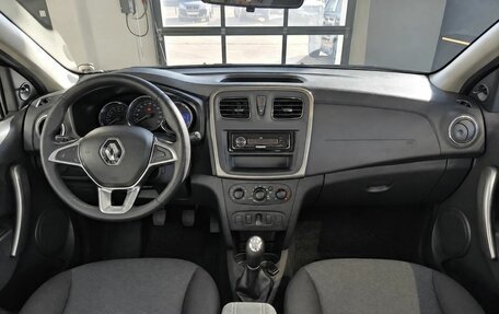 Renault Logan II, 2018 год, 949 000 рублей, 10 фотография