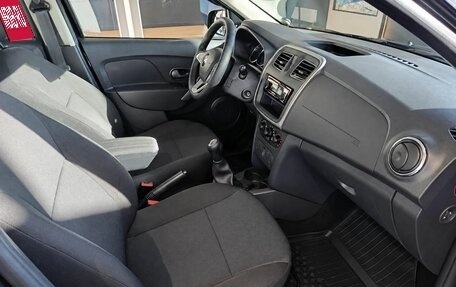 Renault Logan II, 2018 год, 949 000 рублей, 8 фотография