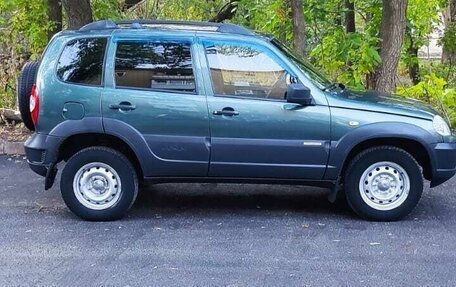 Chevrolet Niva I рестайлинг, 2015 год, 690 000 рублей, 2 фотография