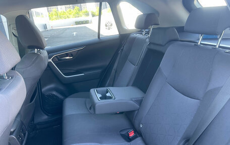 Toyota RAV4, 2019 год, 3 014 000 рублей, 10 фотография