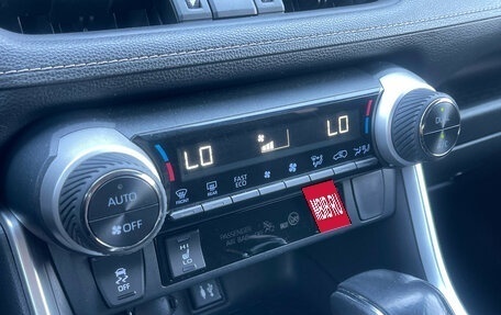 Toyota RAV4, 2019 год, 3 014 000 рублей, 19 фотография