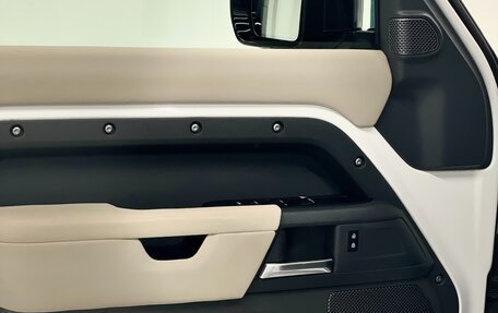Land Rover Defender II, 2021 год, 5 300 000 рублей, 24 фотография