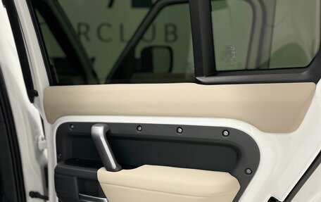 Land Rover Defender II, 2021 год, 5 300 000 рублей, 34 фотография