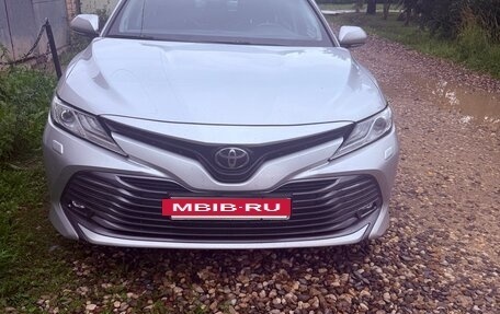 Toyota Camry, 2018 год, 2 800 000 рублей, 4 фотография