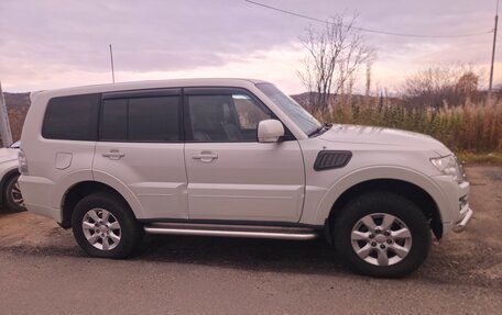 Mitsubishi Pajero IV, 2015 год, 2 350 000 рублей, 3 фотография