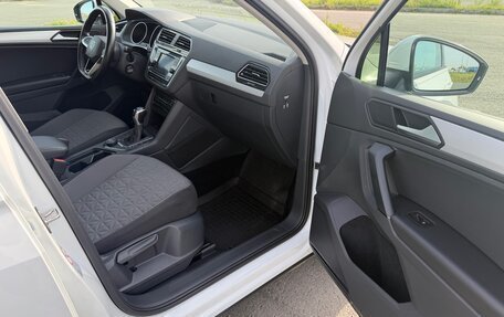 Volkswagen Tiguan II, 2021 год, 3 000 000 рублей, 14 фотография