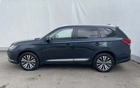 Mitsubishi Outlander III рестайлинг 3, 2019 год, 2 649 000 рублей, 8 фотография