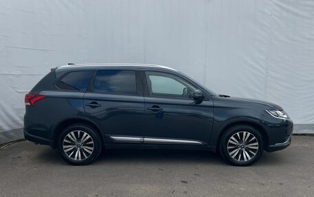 Mitsubishi Outlander III рестайлинг 3, 2019 год, 2 649 000 рублей, 7 фотография