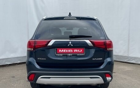 Mitsubishi Outlander III рестайлинг 3, 2019 год, 2 649 000 рублей, 5 фотография