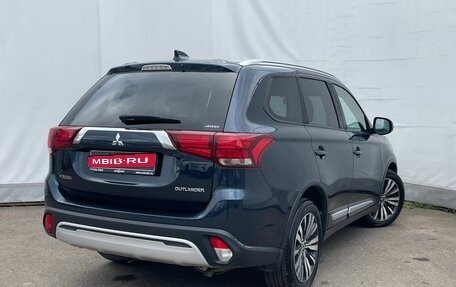 Mitsubishi Outlander III рестайлинг 3, 2019 год, 2 649 000 рублей, 4 фотография