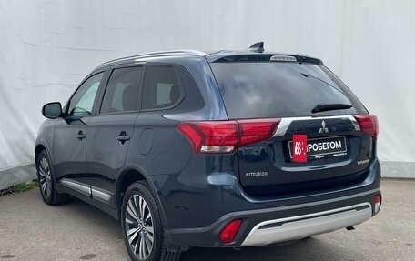 Mitsubishi Outlander III рестайлинг 3, 2019 год, 2 649 000 рублей, 6 фотография