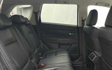 Mitsubishi Outlander III рестайлинг 3, 2019 год, 2 649 000 рублей, 21 фотография