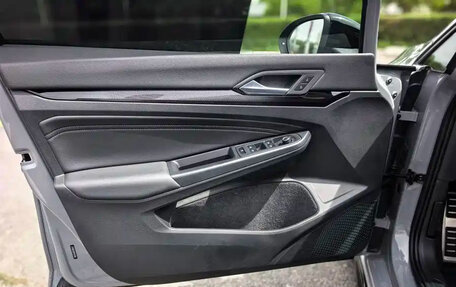 Volkswagen Golf VIII, 2023 год, 2 500 000 рублей, 14 фотография