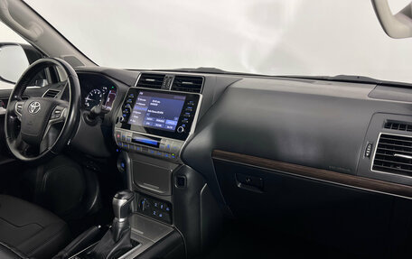 Toyota Land Cruiser Prado 150 рестайлинг 2, 2020 год, 5 997 000 рублей, 16 фотография