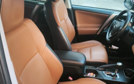Toyota RAV4, 2019 год, 3 680 000 рублей, 6 фотография
