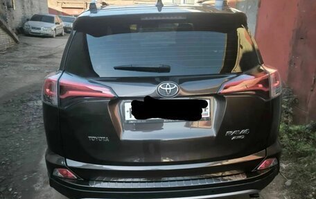 Toyota RAV4, 2019 год, 3 680 000 рублей, 4 фотография
