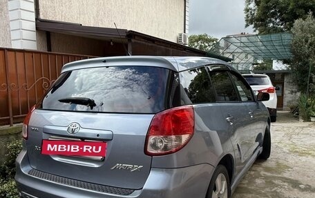 Toyota Matrix, 2004 год, 670 000 рублей, 2 фотография