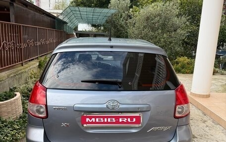 Toyota Matrix, 2004 год, 670 000 рублей, 6 фотография