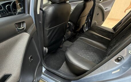 Toyota Matrix, 2004 год, 670 000 рублей, 17 фотография
