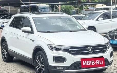 Volkswagen T-Roc I, 2023 год, 1 150 000 рублей, 2 фотография