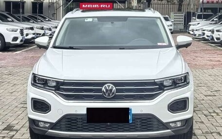 Volkswagen T-Roc I, 2023 год, 1 150 000 рублей, 3 фотография