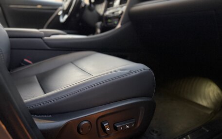 Lexus RX IV рестайлинг, 2019 год, 6 000 000 рублей, 9 фотография