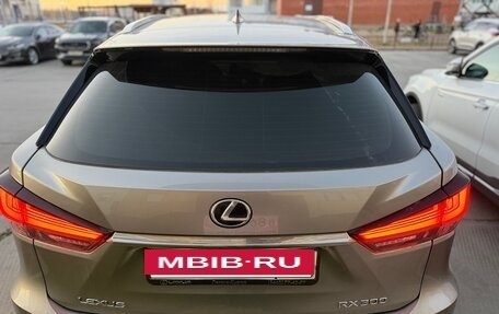 Lexus RX IV рестайлинг, 2019 год, 6 000 000 рублей, 7 фотография