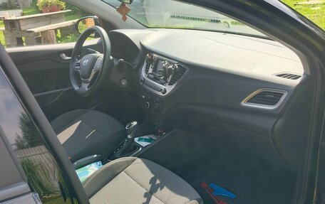 Hyundai Solaris II рестайлинг, 2020 год, 1 300 000 рублей, 1 фотография