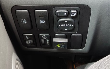 Toyota Land Cruiser Prado 120 рестайлинг, 2006 год, 2 100 000 рублей, 23 фотография