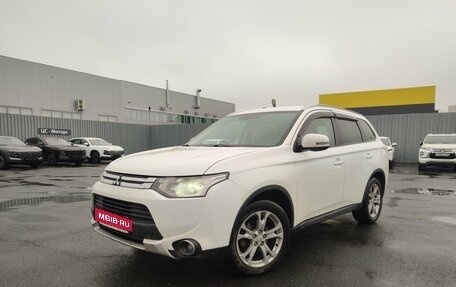 Mitsubishi Outlander III рестайлинг 3, 2014 год, 1 390 000 рублей, 1 фотография