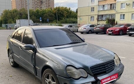 Mercedes-Benz C-Класс, 2004 год, 230 000 рублей, 2 фотография