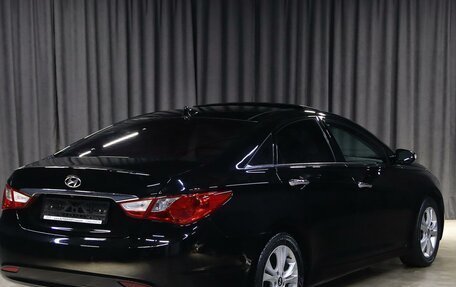 Hyundai Sonata VI, 2011 год, 999 000 рублей, 2 фотография