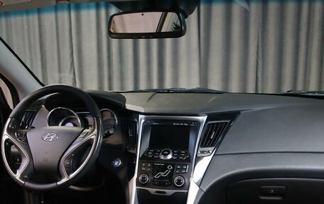 Hyundai Sonata VI, 2011 год, 999 000 рублей, 5 фотография